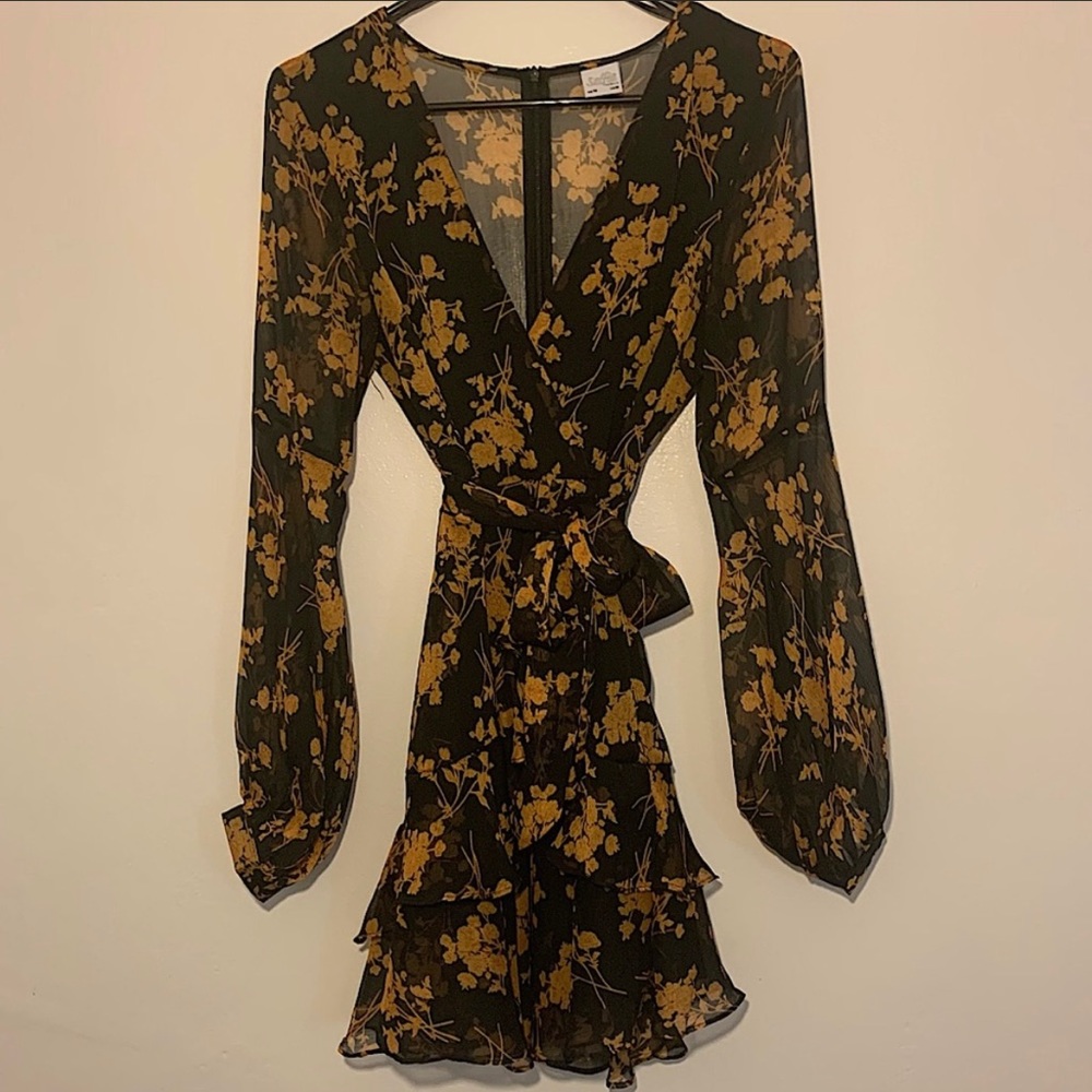 Selfie Leslie dress size medium/6